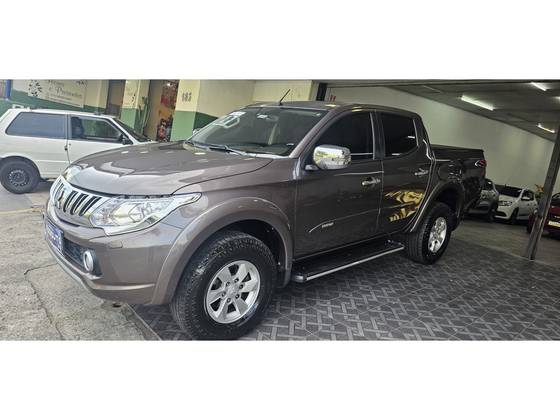 MITSUBISHI L200 TRITON 2.4 16V TURBO DIESEL SPORT HPE TOP CD 4P 4X4 AUTOMÁTICO